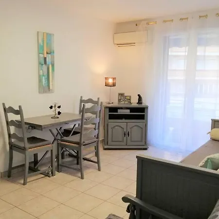 Confortable 3 Pieces Tres Bien Place Centre Апартаменты Антиб