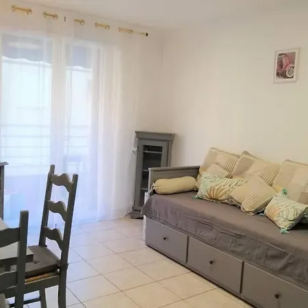 Confortable 3 Pieces Tres Bien Place Centre Апартаменты Антиб