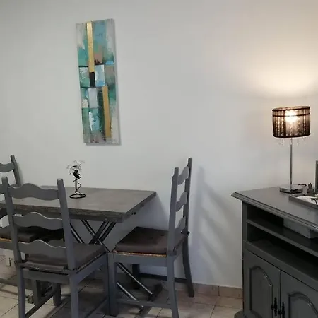 Confortable 3 Pieces Tres Bien Place Centre Апартаменты
